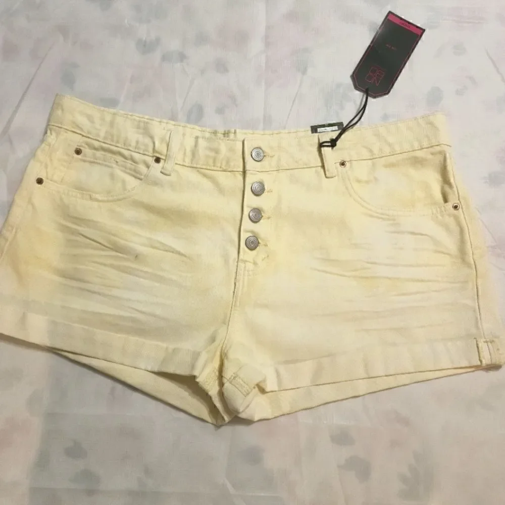 Juniors Low Rise Button-Front  Shorts Size 17